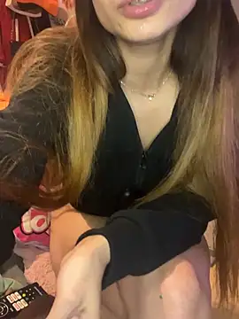 LaPetitechienne1 live sex cam