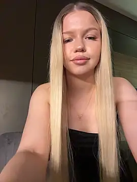 TinyTrixi's cam snapshot