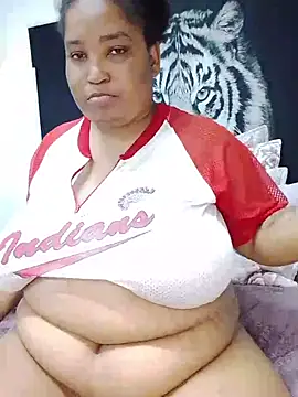 MassiveBoobsxxxx's cam snapshot