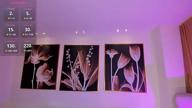 NiaHolland live sex cam