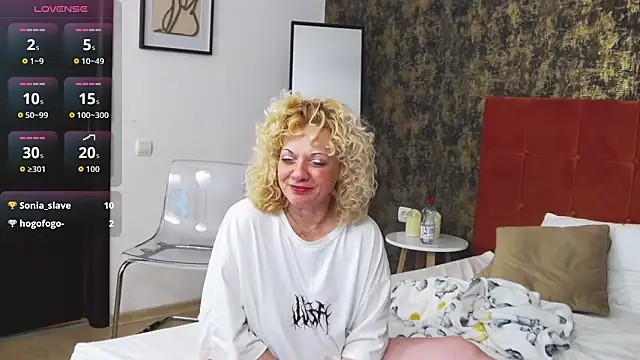 LittleCurlyGirl's cam snapshot