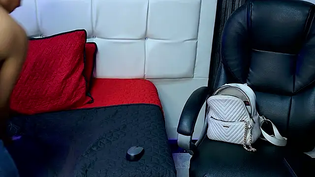 Violet_sl4ve's cam snapshot