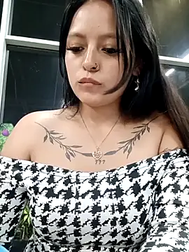 LunaHot_777 live sex cam