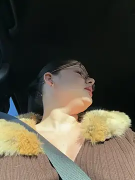 mangolini_parrocini live sex cam