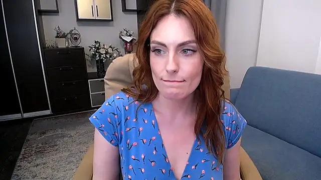 LindaLiony's cam snapshot