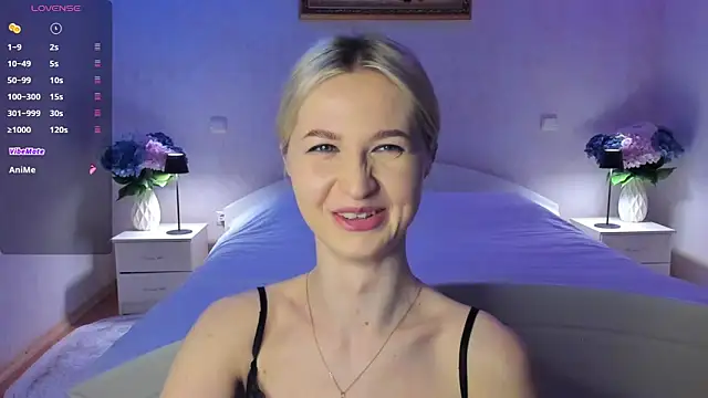 Julie_Blaze's cam snapshot