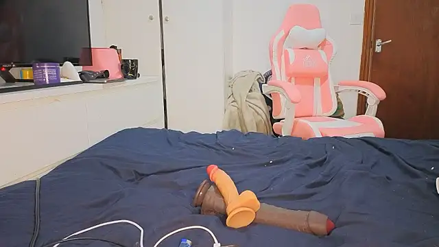 ENGLISHEMILY_69's cam snapshot