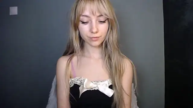 LuciaYoung's cam snapshot