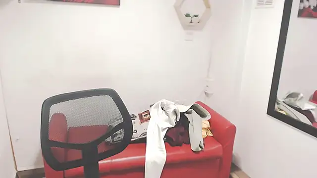 DIVAX_MONSERRAT's cam snapshot