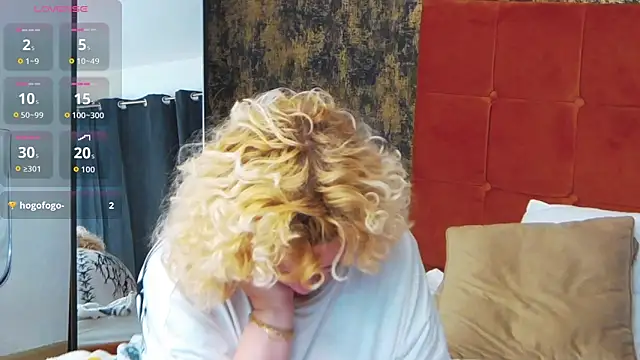 LittleCurlyGirl's cam snapshot