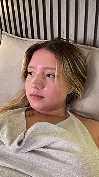 MiaPetit_'s cam snapshot