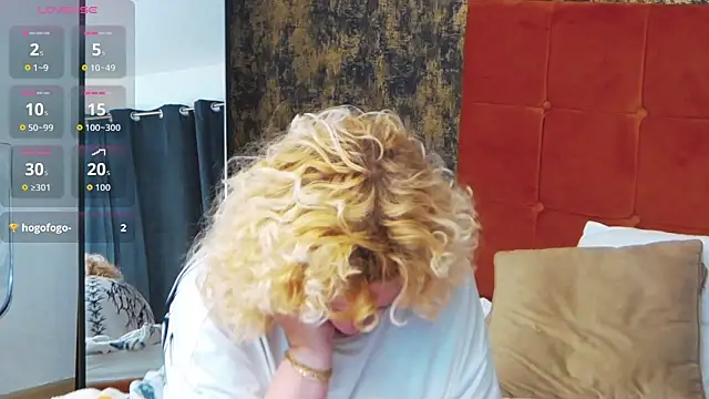 LittleCurlyGirl's cam snapshot