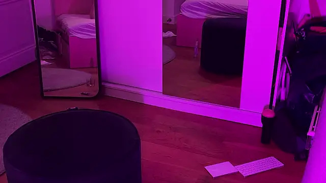 AlwaysHorneyxxx's cam snapshot