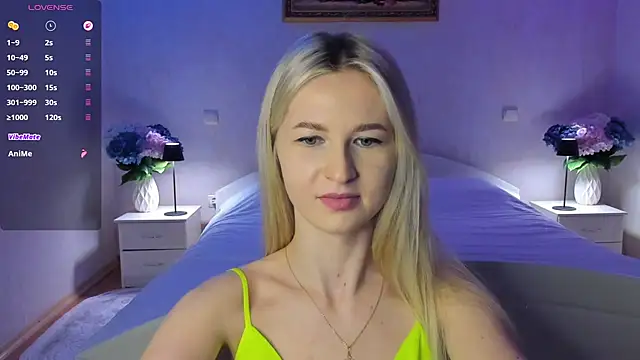 Julie_Blaze's cam snapshot