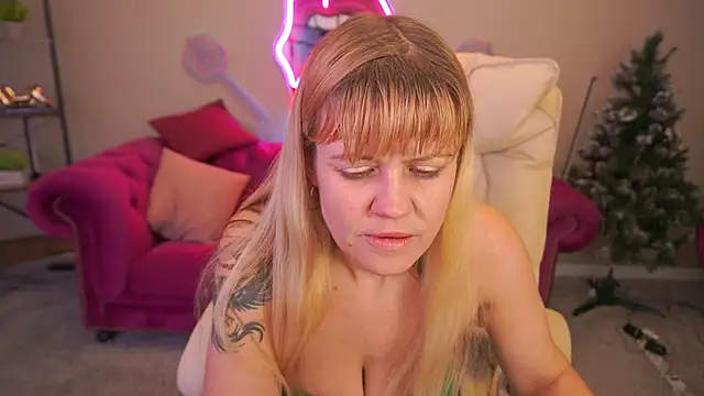 BellaLaPetit's cam snapshot