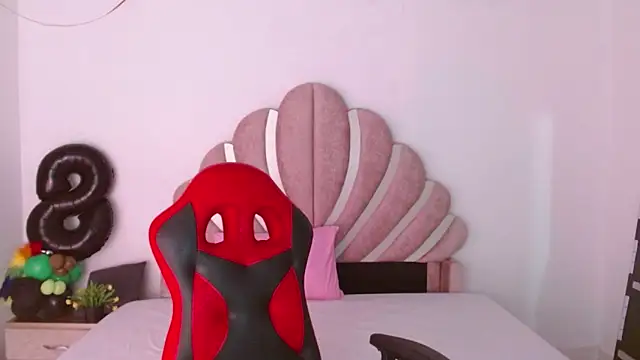 Naya__fox723's cam snapshot