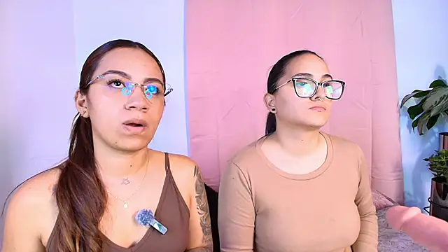 Jules_n_Gia's cam snapshot