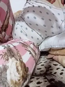 Bombamom's cam snapshot