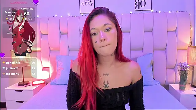 SkinnyFoxy live sex cam