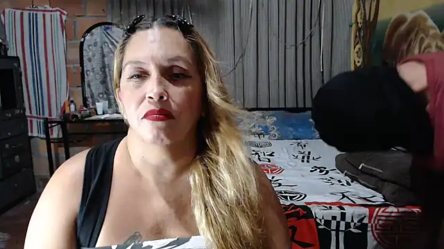 mom_son_dirty's cam snapshot