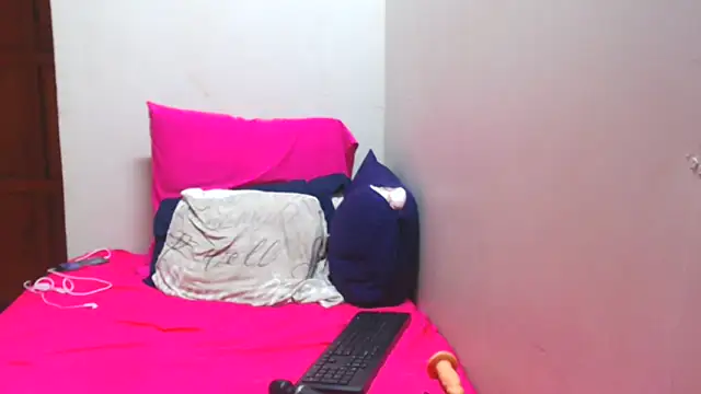 KittyPussyZA's cam snapshot