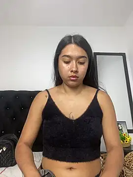 SweetLatiin_'s cam snapshot