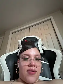 QueenNuttCollector live sex cam