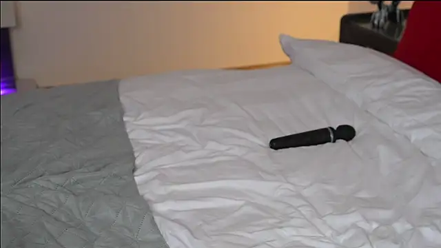 ella_twinkl's cam snapshot