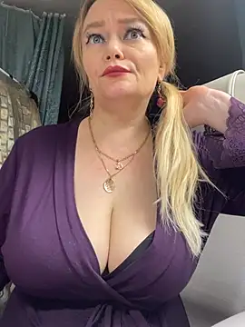 Sweet-blonde's cam snapshot