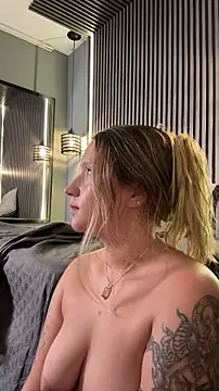 MiaPetit_'s cam snapshot