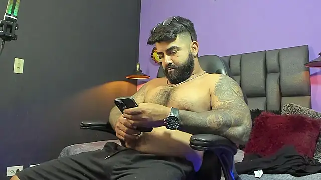 Lyon_vach live sex cam