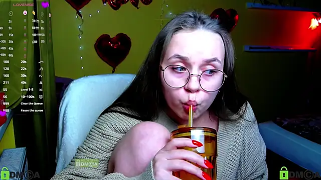 Lilysweet13 live sex cam