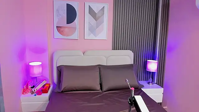 Clawdeen__wolf's cam snapshot