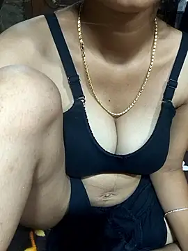 call_me_mouni099's cam snapshot