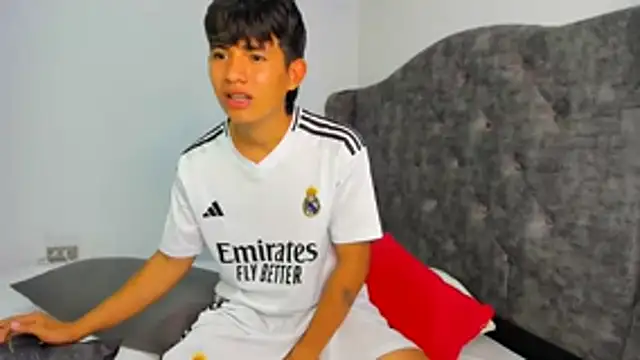 Mikke18 live sex cam