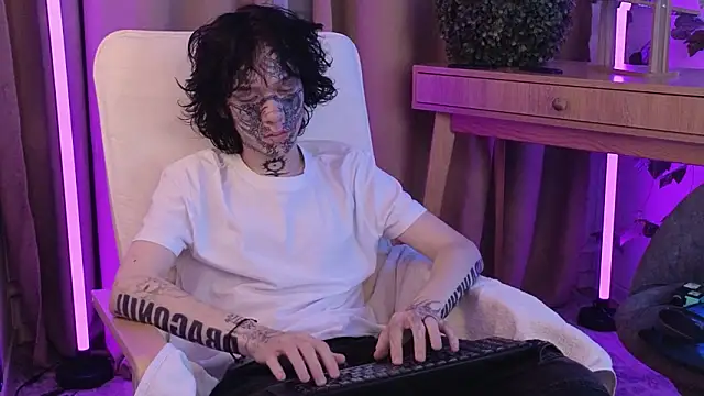 em0_b0y's cam snapshot