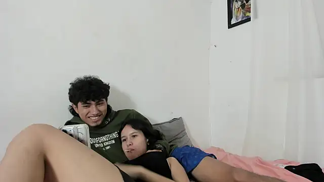 Laura_and_Kevin's cam snapshot