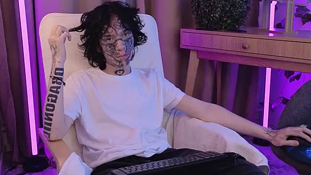 em0_b0y's cam snapshot