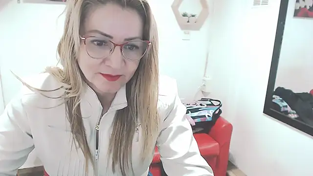 DIVAX_MONSERRAT's cam snapshot