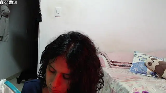 AlinaWoolf_'s cam snapshot