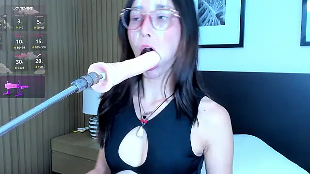 doll_bella_'s cam snapshot