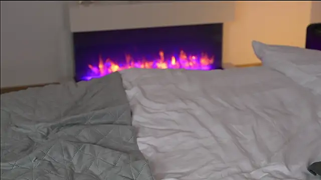 ella_twinkl's cam snapshot