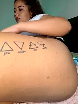 curly_girl_31's cam snapshot