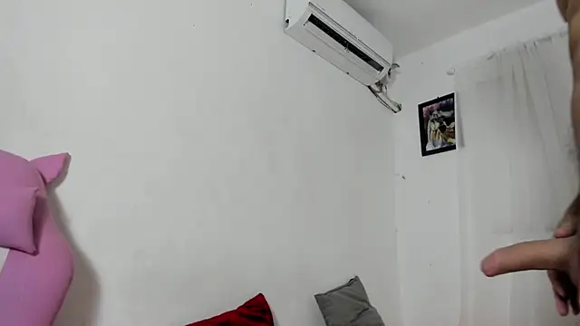 Laura_and_Kevin's cam snapshot