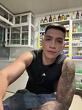 OliverWest04 live sex cam