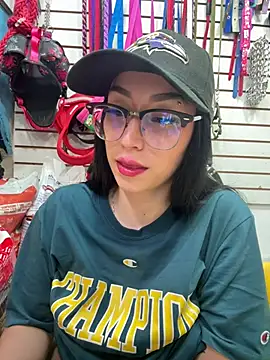 Lucy_699's cam snapshot