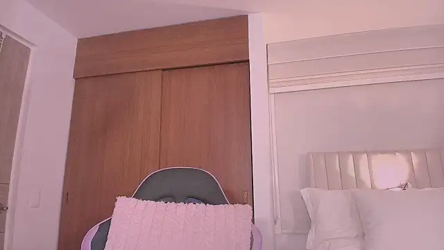 ArianaReynoldss's cam snapshot