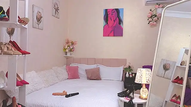 LoraColins's cam snapshot