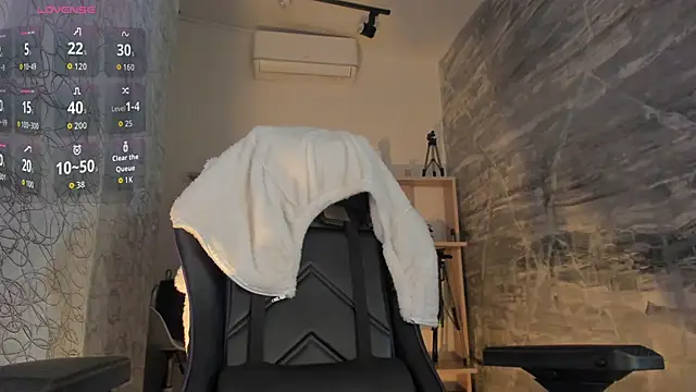 LunaBaker-1's cam snapshot