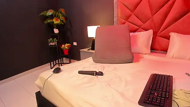 mia_milff's cam snapshot